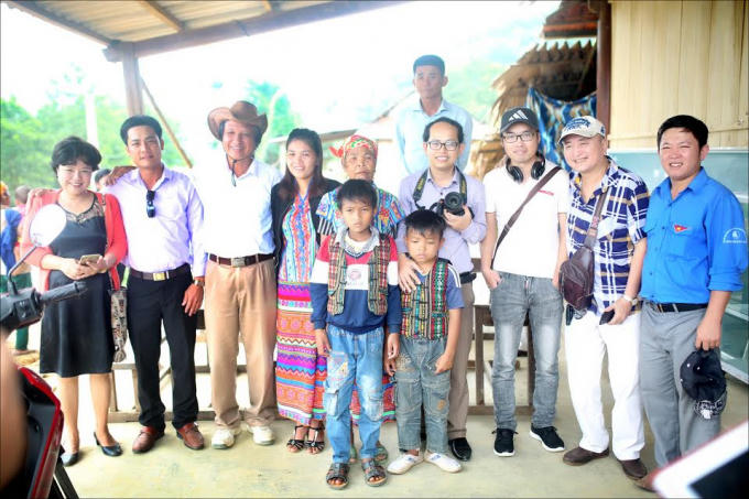 Hành trinh tìm cách giúp đỡ người nghèo, nâng cao kiến thức dân trí đối với các thầy cô luôn là điều hết sức trân trọng.