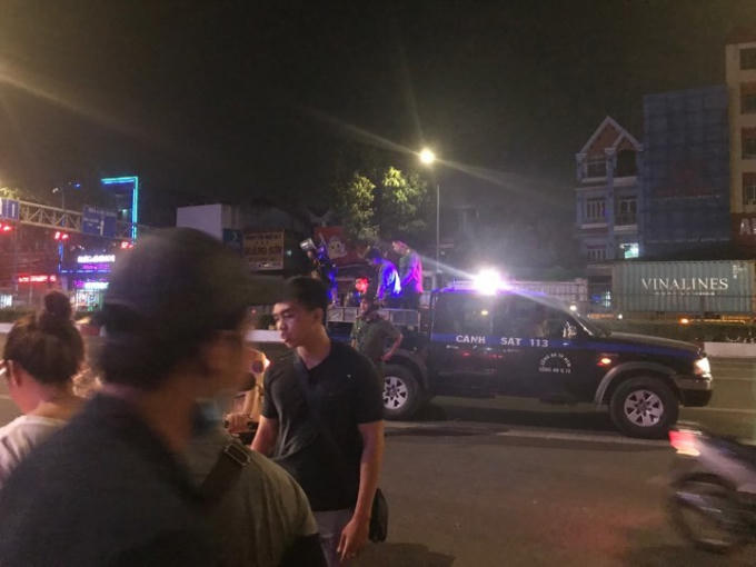 Clip cận cảnh C&ocirc;ng an tạm giữ d&agrave;n si&ecirc;u xe biển số 'khủng' của Ph&uacute;c XO