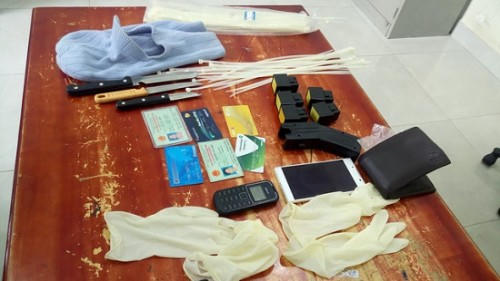 Tang vật vụ án cướp tiệm vàng - Ảnh: Tuổi trẻ