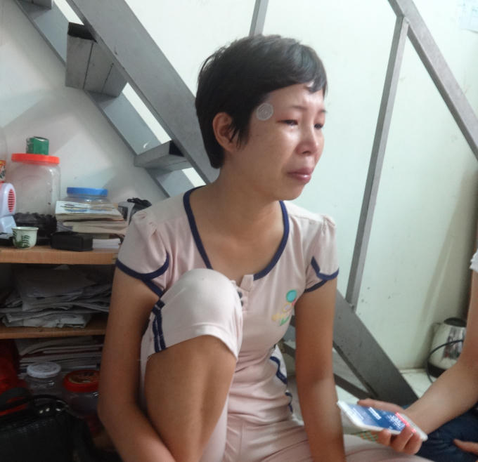 Không ít lần người mẹ này đã từng muốn từ bỏ tất cả, nhưng nhìn ba đứa con thơ dại chị lại gắng gượng tiếp tục sống.