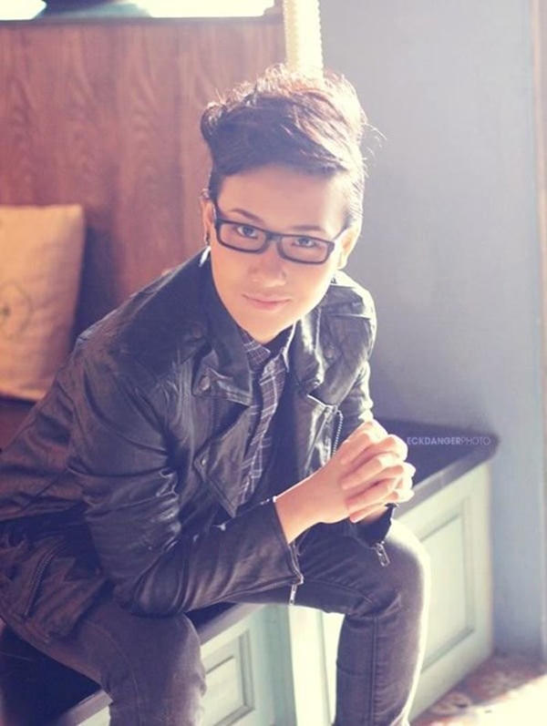 Cô gái 9x này cũng thử sức với vai trò ca sĩ nhưng không gây được tiếng vang. Ảnh: Internet