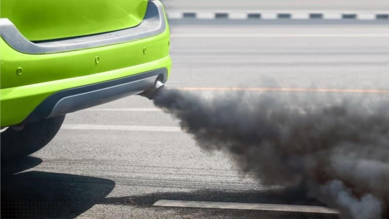 Khói xe từ động cơ có thể cho thấy bộ lọc không khí đã bị tắc. Nguồn: Indianauto