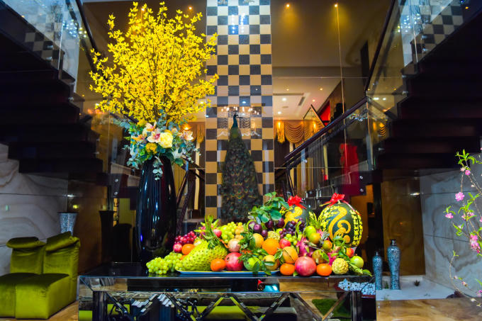 Showbiz t&igrave;m đ&acirc;u ra nghệ sĩ chu đ&aacute;o như Đ&agrave;m Vĩnh Hưng, tự tay trang tr&iacute; nh&agrave; cửa ho&agrave;nh tr&aacute;ng thế n&agrave;y