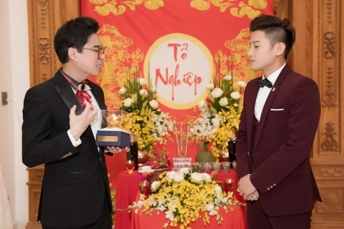 Nam danh ca phá lệ nhận học trò.