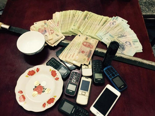 Tiền và tang vật liên quan ở sới bạc huyện Nga Sơn