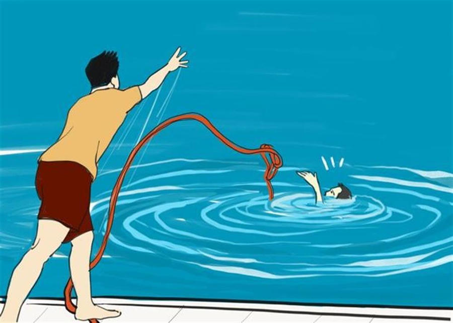 Sử dụng phao có dây kéo hoặc dây thừng để cứu người bị nạn.
