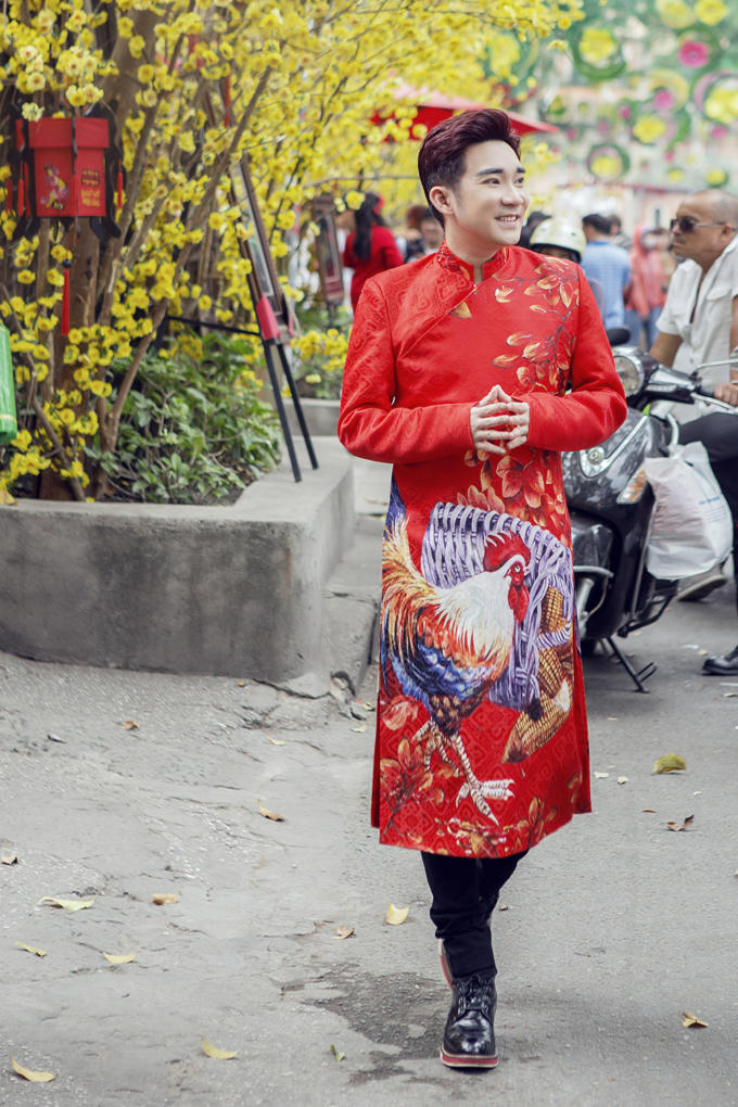 Quang H&agrave;, Uy&ecirc;n Trang t&igrave;nh tứ dạo phố xu&acirc;n