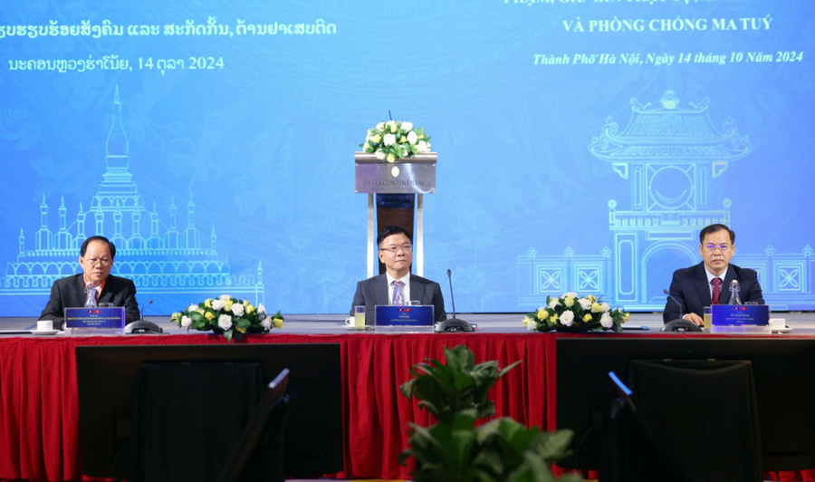 Phó Thủ tướng Lê Thành Long tham dự hội nghị. Ảnh C04