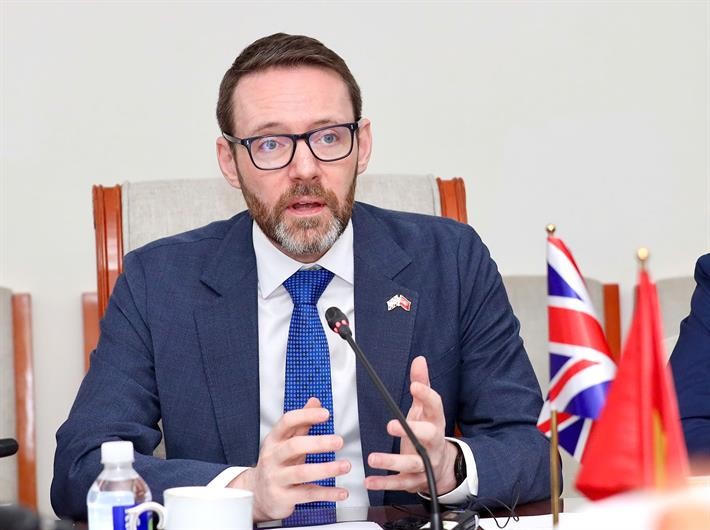 Đại sứ Vương Quốc Anh Iain Frew.