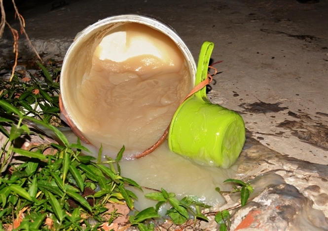 Dấu vết agar đưa đi tẩu tán còn lưu lại.