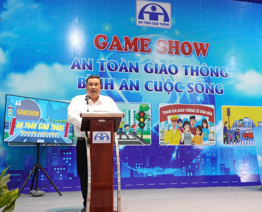 Ông Nguyễn Thanh Bằng - Chánh Văn phòng Ban An toàn giao thông tỉnh Cà Mau, phát biểu tại Chương trình Game show "An toàn giao thông - Bình an cuộc sống".