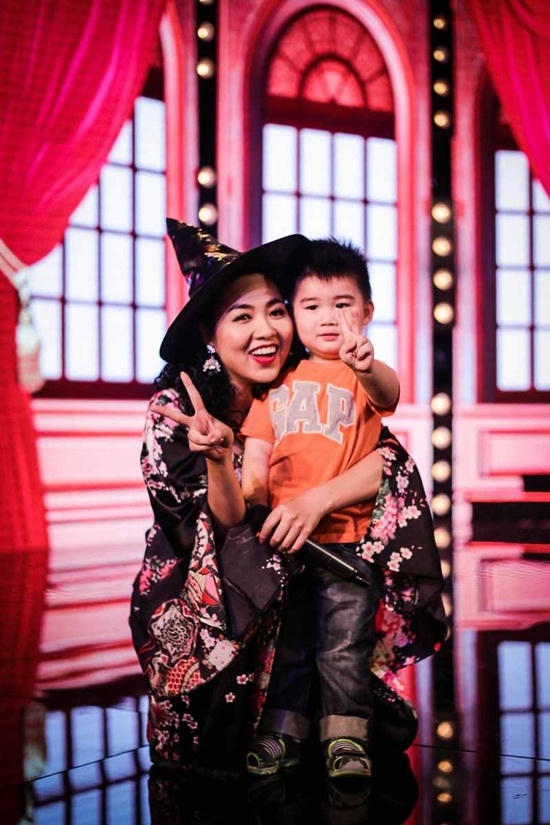 Con trai Kim Tử Long đại n&aacute;o trường quay Danh h&agrave;i Đất Việt
