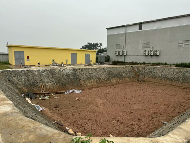 Khu vực xử lý nước thải của Cụm công nghiệp Thanh Đa được xây dựng hiện đại nhưng không thể hoạt động vì chưa có đường thoát nước.