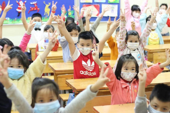 hoc-sinh-tieu-hoc-ha-noi-trong-ngay-tro-lai-truong-vao-64-anh-thanh-hung-5c8591492fab495e812b11a0cf1d2299