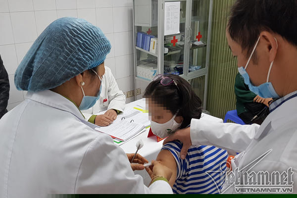 Một trong 3 tình nguyện viên đầu tiên tiêm mũi 2 vắc xin Nanocovax. Ảnh: Thúy Hạnh