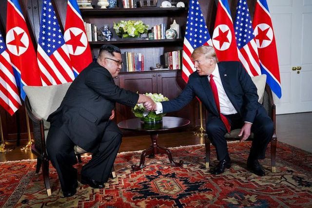 Tổng thống Mỹ Donald Trump và nhà lãnh đạo Triều Tiên Kim Jong-un (Ảnh: Reuters)