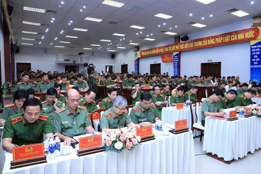 Các đại biểu tham dự hội nghị.