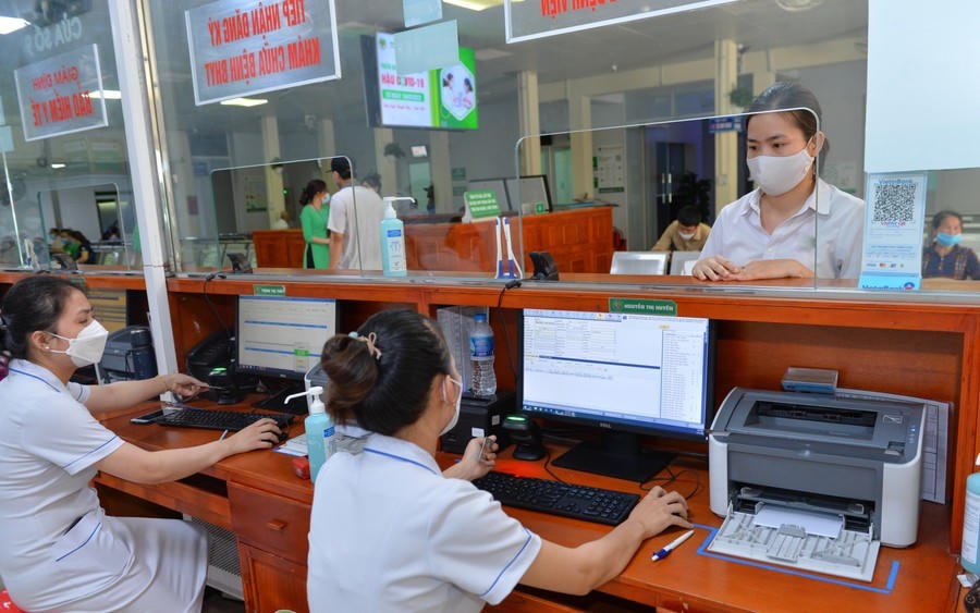 Người tham gia BHYT có quyền thay đổi cơ sở khám, chữa bệnh BHYT ban đầu trong 15 ngày đầu của mỗi quý.