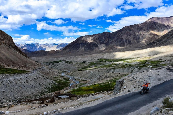 Phương tiện duy chuyển tuyệt vời nhất trên những cung đường quyến rũ theo triền núi không phải là ô tô, mà chính là những chiếc xe máy.