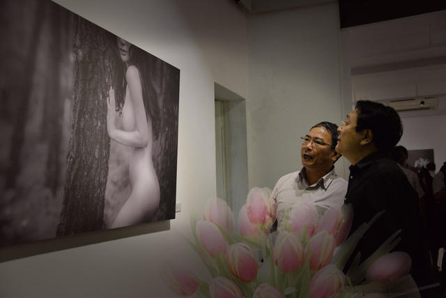 Triển lãm ảnh khoả thân nghệ thuật đã thu hút rất nhiều sự chú ý của dư luận từ khi chưa khai mạc.