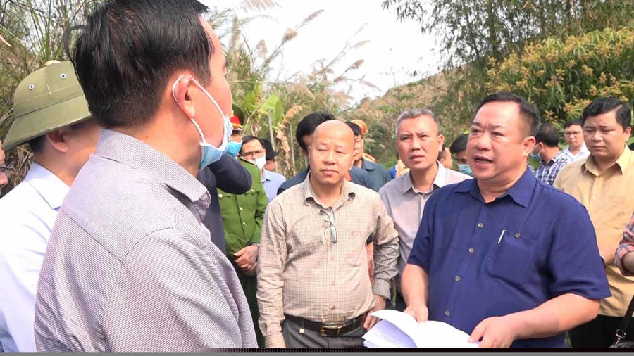 Hộ lan cao tốc bị phá dỡ, VEC cho rào chắn nhiều lần nhưng cứ rào xong lại bị phá đi