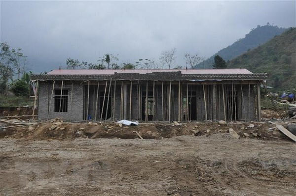 Trong ảnh: Nhà văn hóa được xây dựng mới tại khu tái định cư vùng lũ Phong Dụ Thượng (Văn Yên, Yên Bái). Ảnh: Đỗ Tuấn Anh - TTXVN.