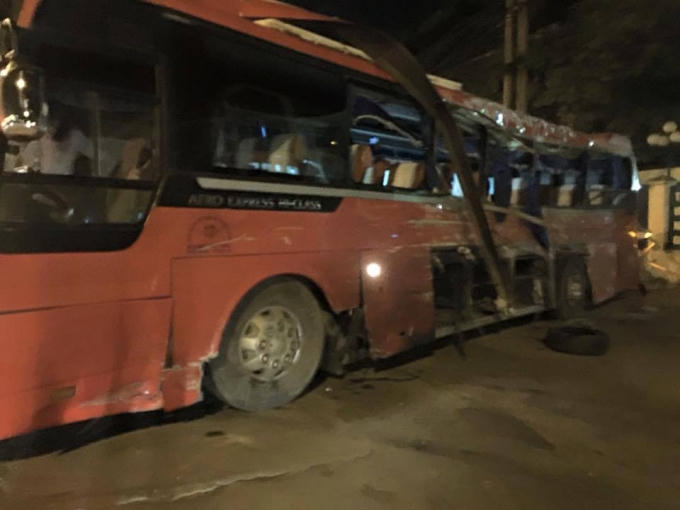 Hiện trường vụ tai nạn nghiêm trọng khến nhều người thương vong.