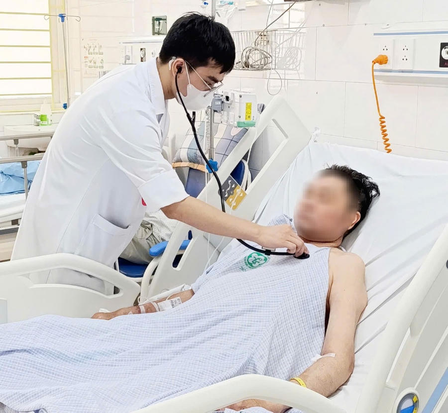 Bệnh nhân được can thiệp kịp thời qua nguy kịch khi bị nhiễm vi khuẩn Vibrio vulnificus. (Ảnh: Bệnh viện Bạch Mai)