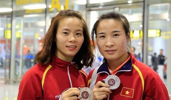 Lụa (phải), Hằng (trái) - 2 VĐV của Quốc Oai đều giành vé tham dự Olympic.( Ảnh:VTV)