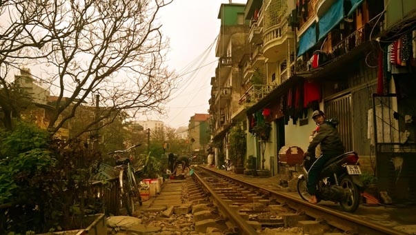 Một góc phố tàu Người dân sinh sống ở đây từ bao đời, sống chung với những chuyến Tàu xuôi ngược Bắc - Nam đổ về. 