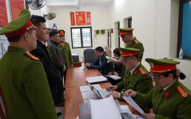 Hà Giang: Bắt Chủ tịch xã thuê người khai thác cát trái phép