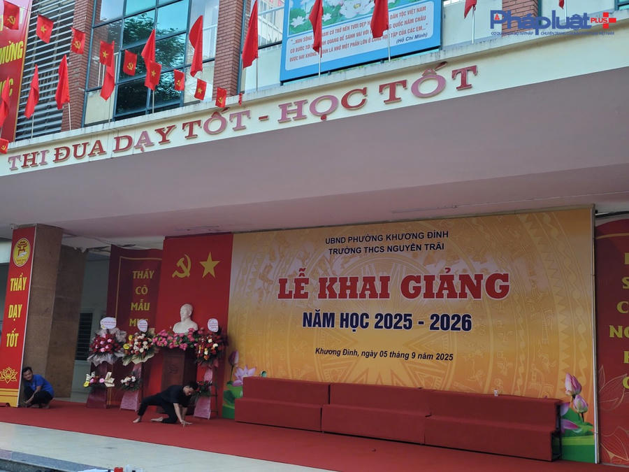 Công việc trải thảm đang được triển khai.