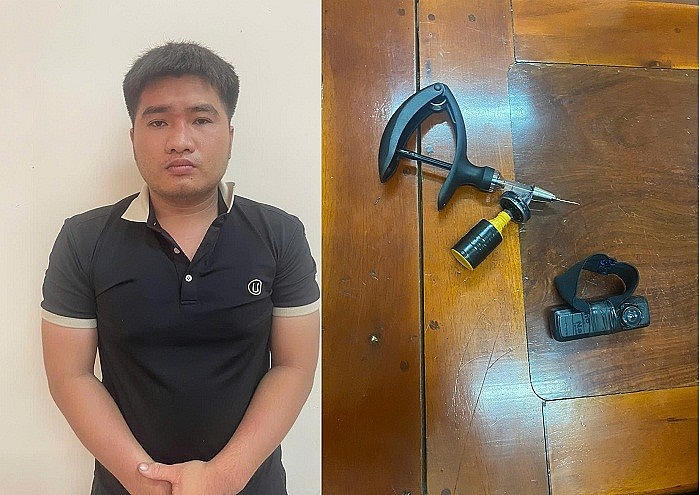 Dùng kim tiêm đâm vào đùi học sinh rồi ghi hình nhằm thỏa mãn thú vui cá nhân.
