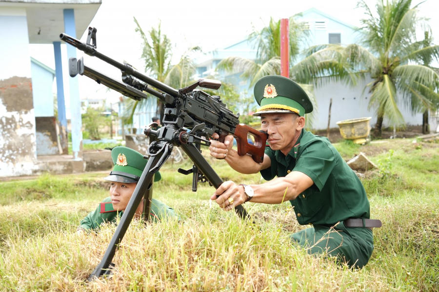 Đồn Biên phòng Cái Đôi Vàm tổ chức luyện tập chuyển trạng thái sẵn sàng chiến đấu.