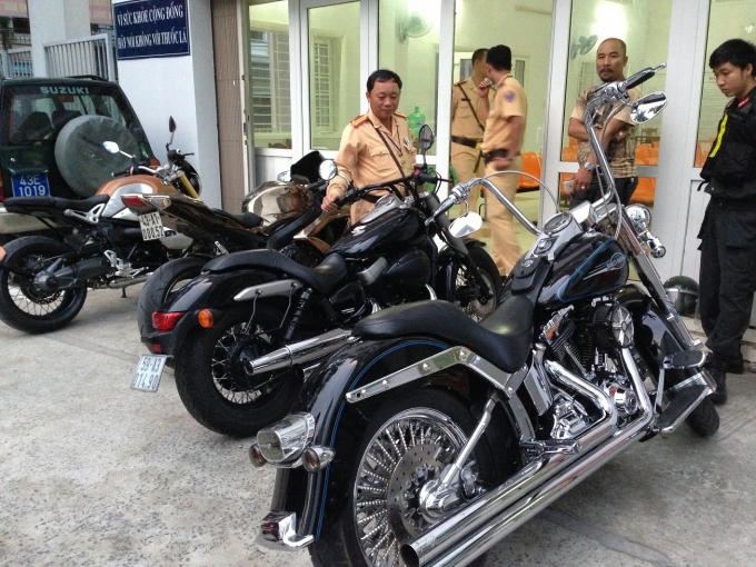 Đ&agrave; Nẵng: V&acirc;y bắt d&agrave;n m&ocirc; t&ocirc; &ldquo;khủng&rdquo; n&aacute;o loạn đường phố