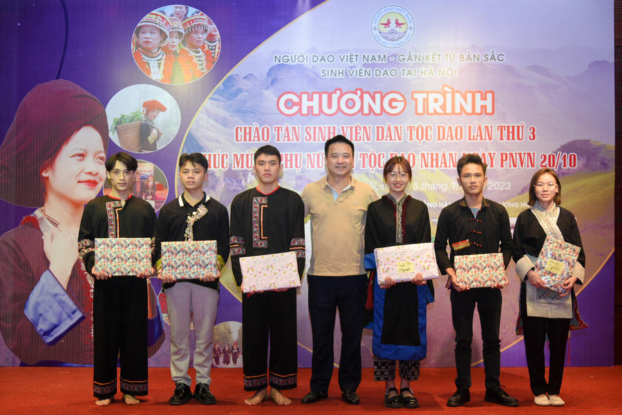 Ông Nguyễn Văn Chung - một cá nhân đã đồng hành hết sức đắc lực và tận tâm trong chương trình xin máy tính cũ cho sinh viên dân tộc Dao.