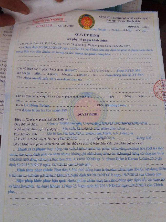 Đoàn kiểm tra liên ngành 389 huyện Long Thành lập biên bản xử phạt vi phạm hành chính với Công ty Hoài Thương.