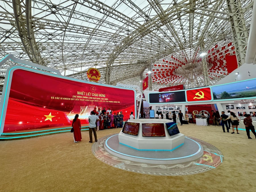 Triển lãm thành tựu kinh tế-xã hội của đất nước có sức hút đặc biệt đối với nhân dân và du khách. (Ảnh: Chinhphu.vn)