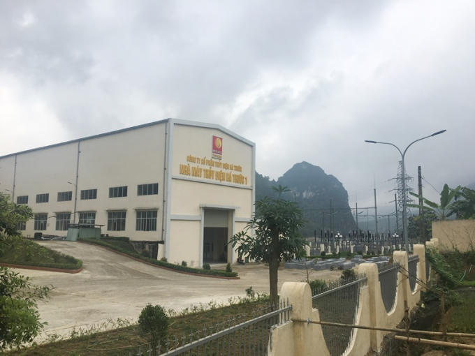 Hàng loạt nhà máy thủy điện đã đi vào hoạt động nhưng vẫn chưa đảm bảo sinh kế cho người dân.
