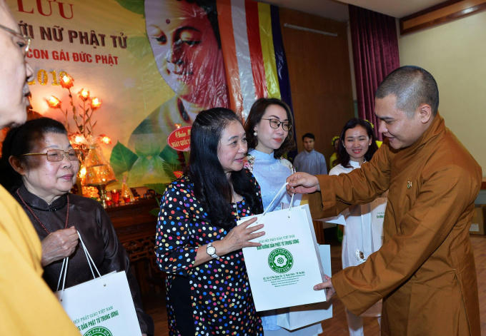 Giáo hội Phật giáo Việt Nam tổ chức giao lưu với nữ phật tử mừng ngày Quốc tế Phụ nữ 8/3