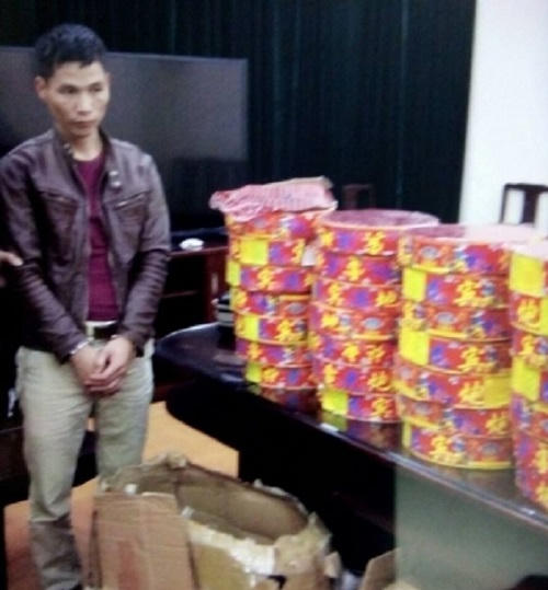Đối tượng Mạnh Trọng Hà cùng tang vật bị thu giữ tại cơ quan cảnh sát điều tra.