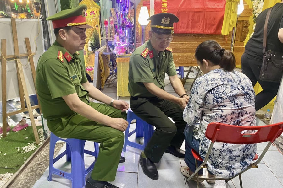 Lãnh đạo Công an tỉnh Bà Rịa - Vũng Tàu đến thăm hỏi, chia buồn cùng gia đình hạ sĩ Nguyễn Ngọc Minh Nhật.