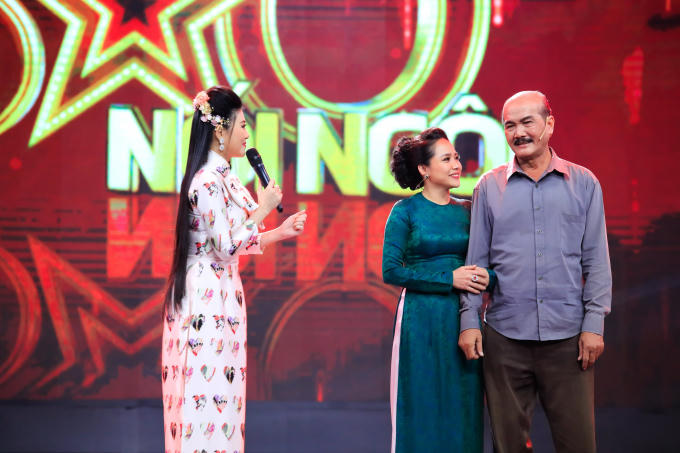 Nghinh Lộc nghẹn ngào khi được Phi Phụng cho tiền ăn cơm