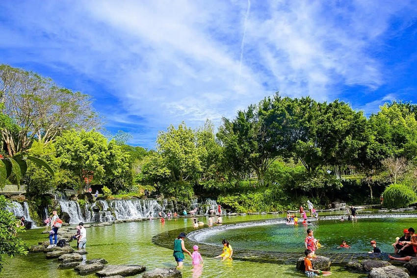 Đến với Suối Mơ, du khách tha hồ thả mình vào thiên nhiên.
									
										
											
												
											
											
												 
											
										
									
									
								
							
						
						
					
				
			
			
						
							
								
									
								
								
									Đến với Suối Mơ, du khách tha hồ thả mình vào thiên nhiên.
									
										
											
												
											
											
												 
											
										
									
									
								
							
						
						Đến với Suối Mơ, du khách tha hồ thả mình vào thiên nhiên.