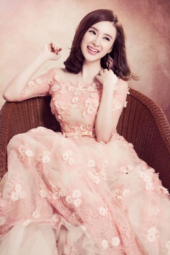 Giờ đây người ta gọi cô bằng danh xưng " Nữ hoàng scandal". Ảnh: internet.