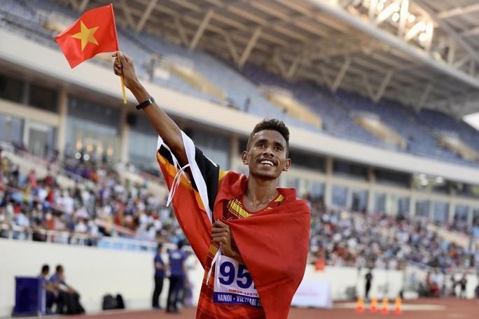 Màn ăn mừng xúc động của VĐV Timor Leste.