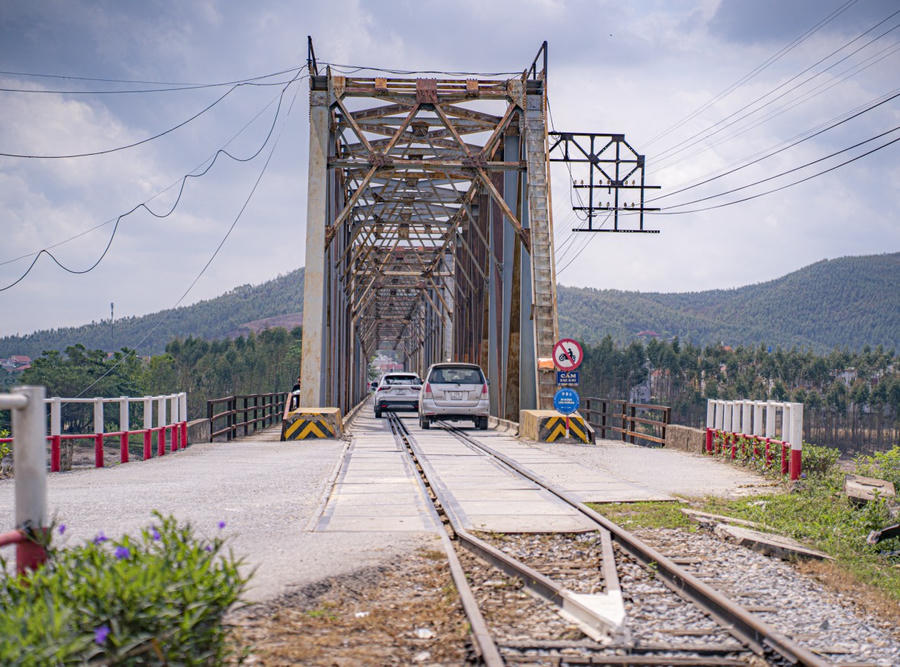 Dự án cầu đường sắt Cẩm Lý Km24+134 thuộc tuyến đường sắt Kép – Hạ Long.