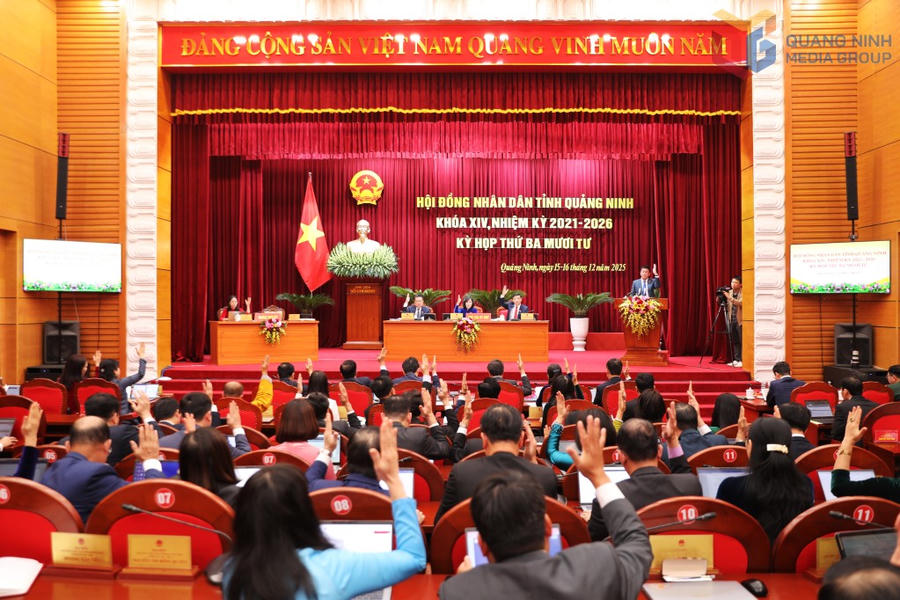 Quang cảnh kỳ họp thứ 34 HĐND tỉnh Quảng Ninh khóa XIV