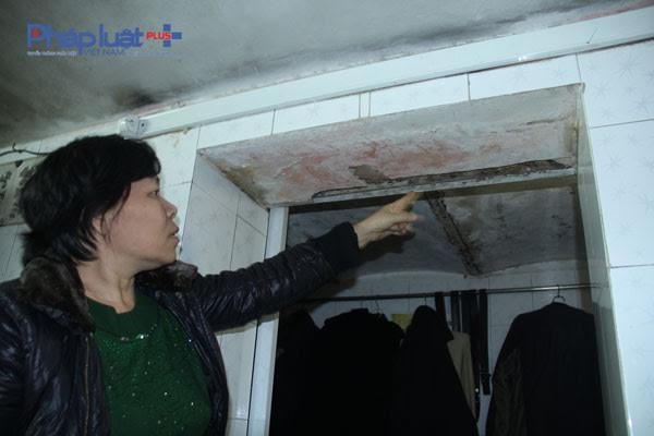 Ngày nào bà Hạnh cũng thấp thỏm lo nhà sập.