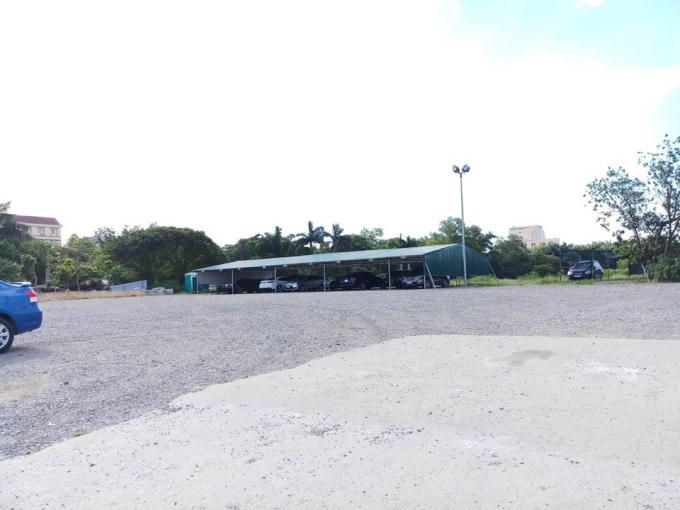 Nhiều lán tạm mục đích trông giữ xe tại khu dự án Đại học Mỏ - Địa chất mở rộng.